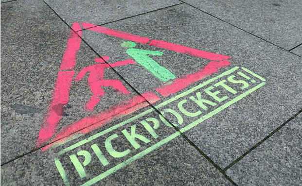 Taschendiebstahl 2.0 – So einfach ist der Datenklau über Funk-Chips