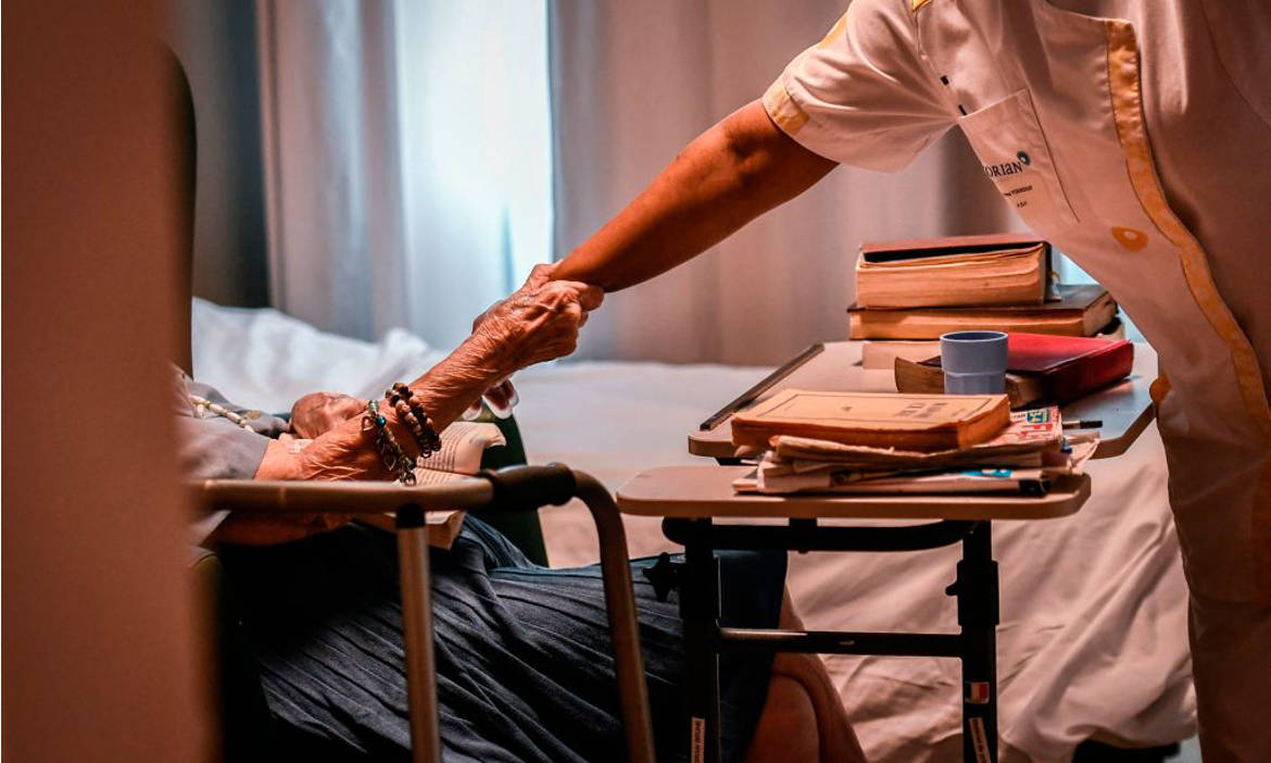 Versorgung kranker Angehöriger – Wie finde ich das passende Pflegeheim?