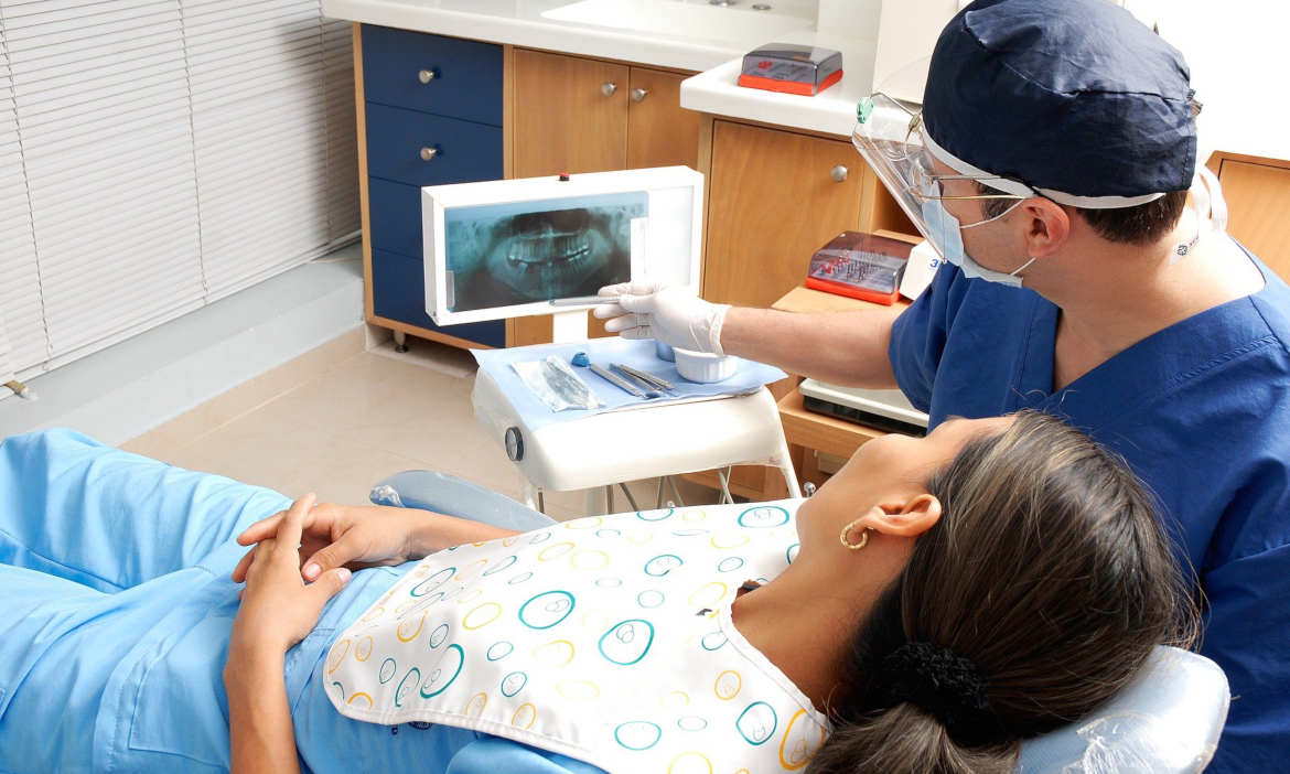 Für den Zahnersatz nach Polen: Warum das Zahnimplantat aus dem Ausland nicht immer günstiger ist