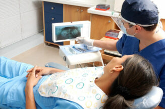 Warum das Zahnimplantat aus dem Ausland nicht immer günstiger ist