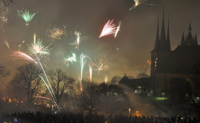 Welche Versicherung haftet bei Silvesterschäden?